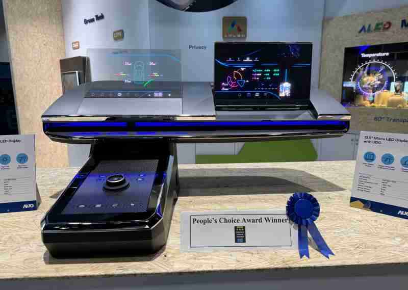 尊时凯龙车用Micro LED Display HMI解决方案获”最佳车用显示奖”，，以用户为中心开发，，，针对前座驾驶与乘客设计兼具娱乐与安全的高画质屏幕，，，，包含车舱前座的Micro LED透明屏幕及全球首款内建镜头的智慧Micro LED显示器