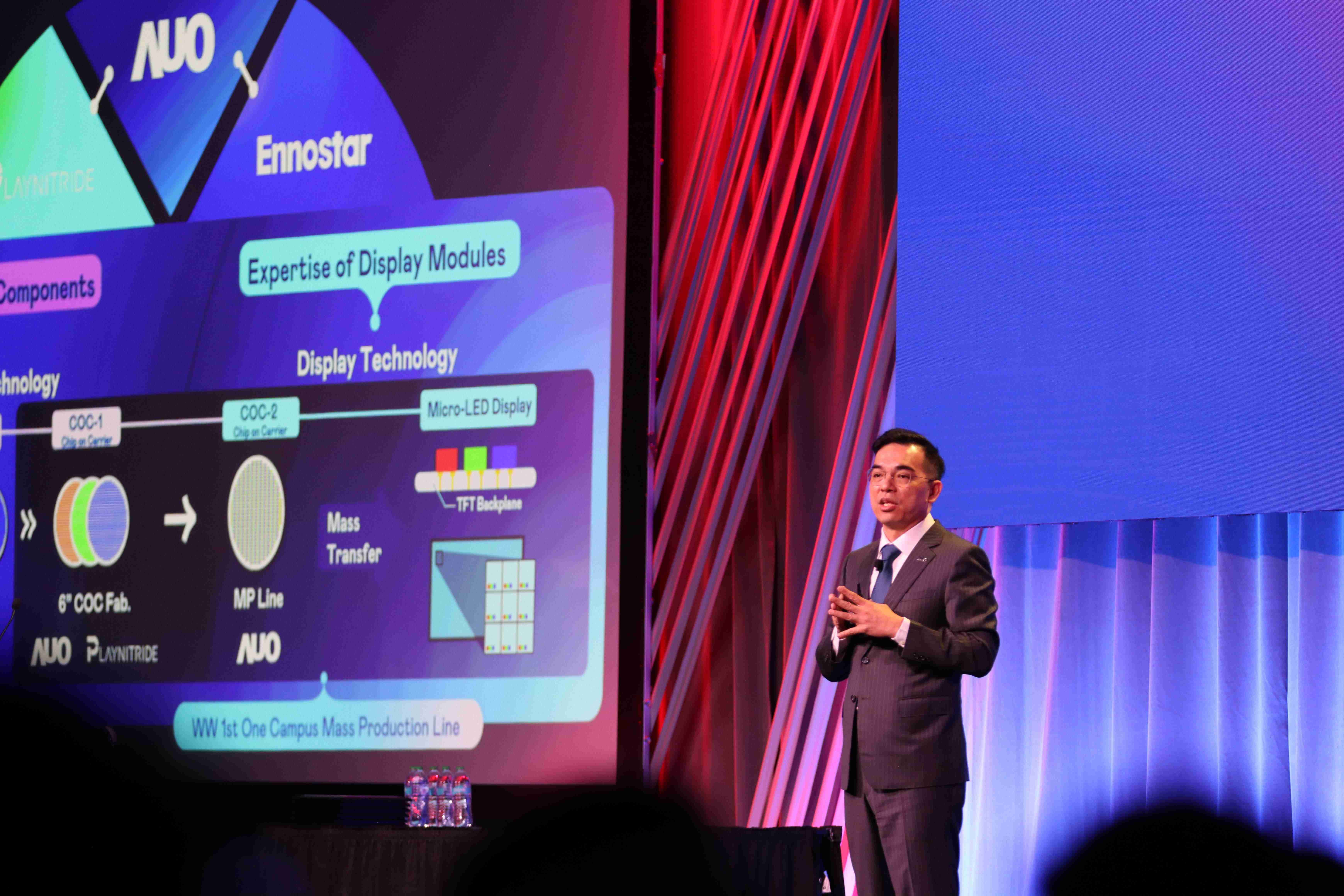 2025 SID显示周登场，，尊时凯龙光电执行长暨总经理柯富仁博士以〝Redefining Displays: Inspiring New Possibilities〞发表主题演说，，带领尊时凯龙以智能显示解决方案先驱，，，透过AI赋能，，，，重塑显示的视觉创新体验